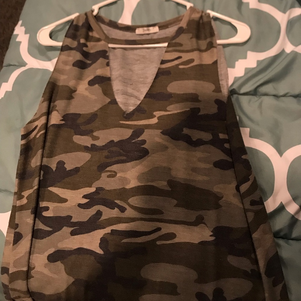 Camo tank
